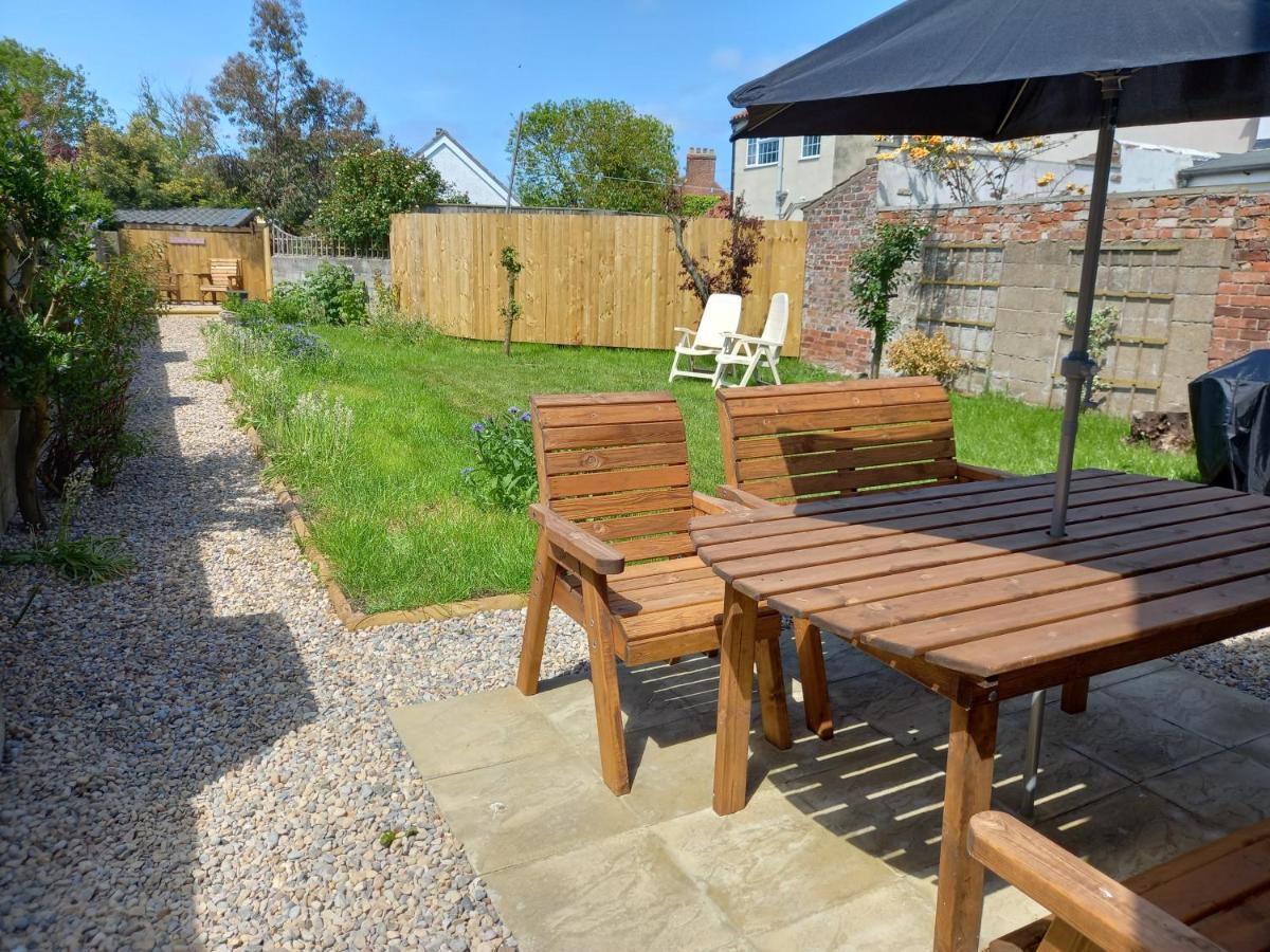 Pet Friendly Beautiful Detached Close To Spurn Point, Easington And Withersea Holiday home Kingston upon Hull